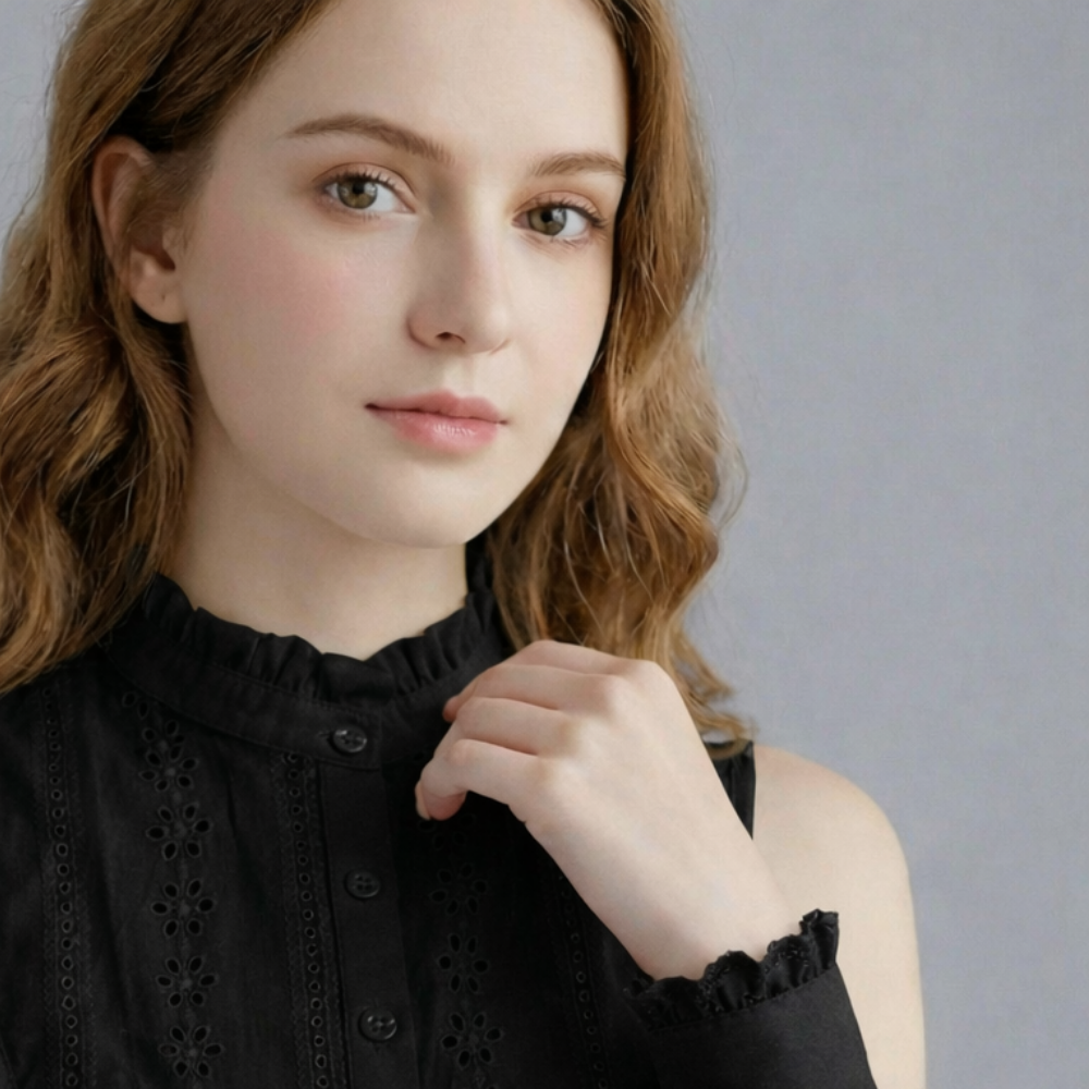 Embroidered, lace, guipure, and satin shirt collar collection featuring elegant designs and premium fabrics that add a feminine and luxurious touch to everyday and formal looks – black , lavito scarf 
كولكشن ياقات شميز مطرزة، دانتيل، جوبير وستان بتصاميم أنيقة وخامات مميزة تضيف لمسة أنوثة وفخامة للإطلالات اليومية والرسمية , اسود – لافيتو سكارف
