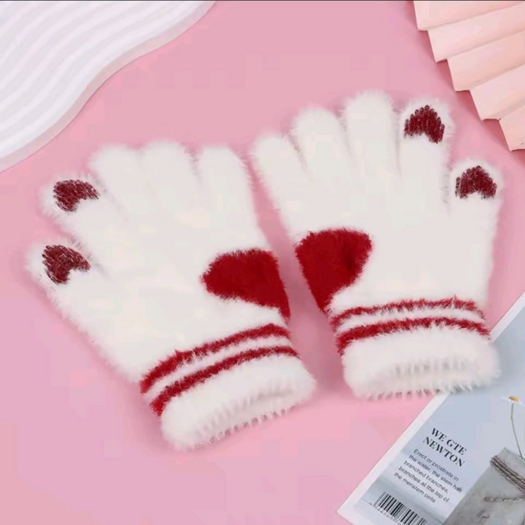 Heart gloves knitwear