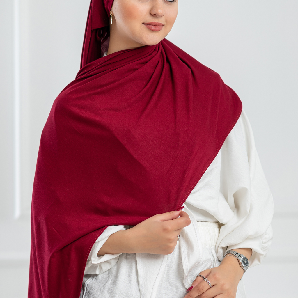 Connected hijab with built-in bandana collection featuring a practical and elegant design, soft and comfortable fabric that provides all-day stability and easy wear, perfect for everyday and classic looks , red – lavito scarf
كولكشن طرحة متصلة بالبندانة بتصميم عملي وأنيق، خامة ناعمة ومريحة توفر ثبات طوال اليوم وسهولة في الارتداء، مناسبة للإطلالات اليومية والكلاسيكية , احمر – لافيتو سكارف