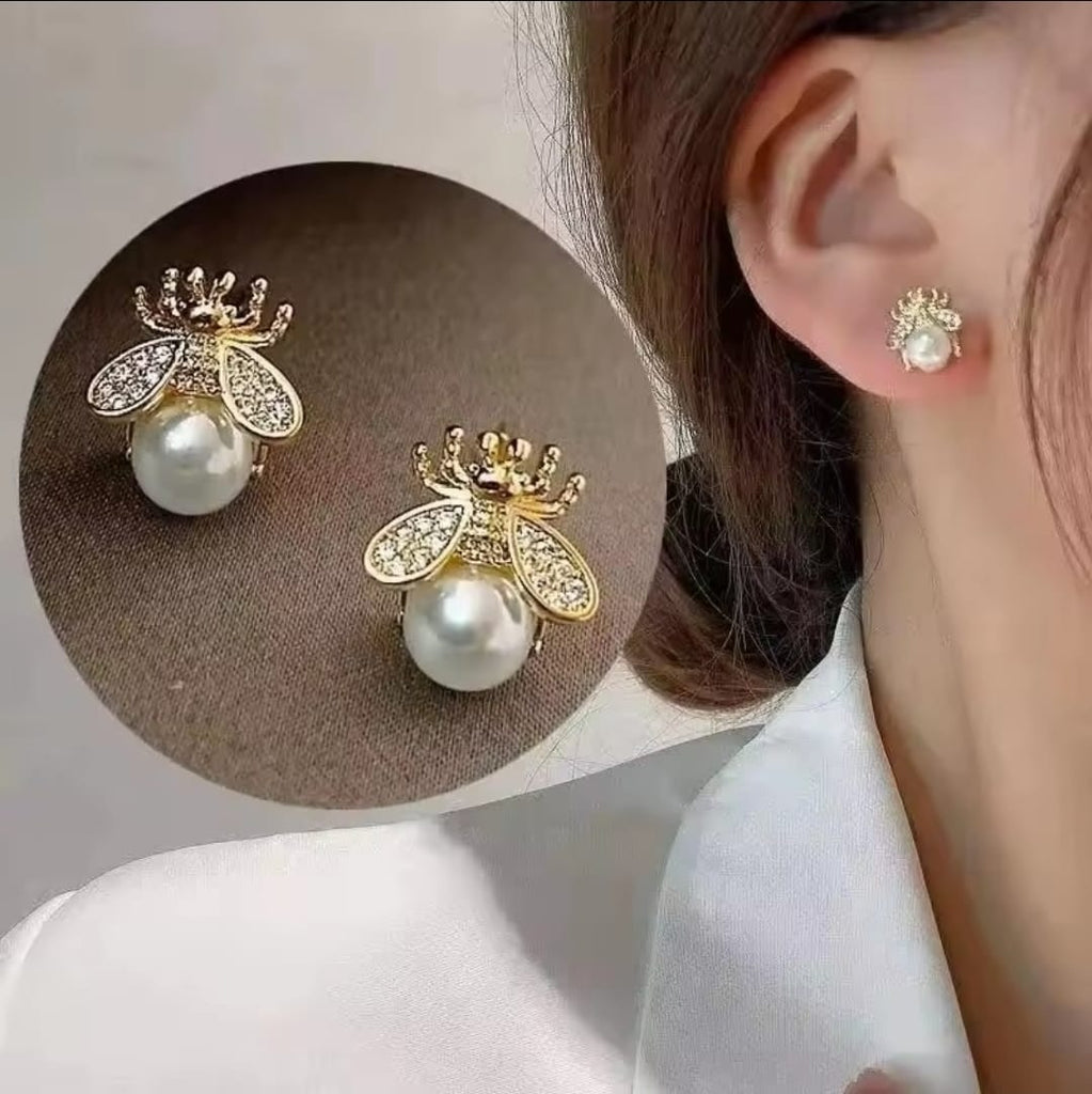 Luxury Crystal Ear Crawler, Gold Plated, Lavito Scarf - حلق زاحف مرصع بالكريستال، طلاء ذهبي، لافيتو سكارف